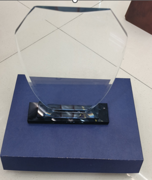 Trofeo de cristal con base de vidrio BM-328